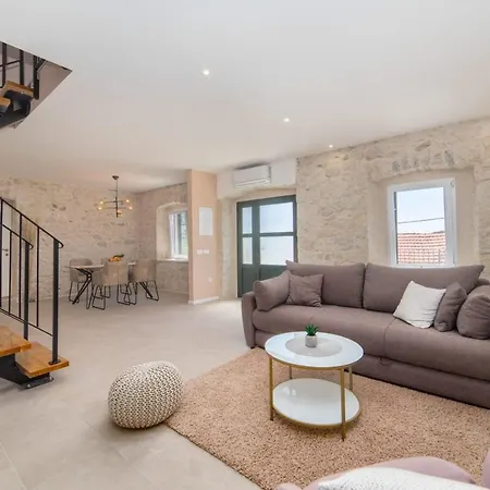 Paulina 泽斯特拉格