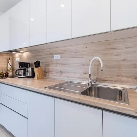 Paulina * 泽斯特拉格