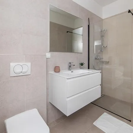 Paulina * 泽斯特拉格